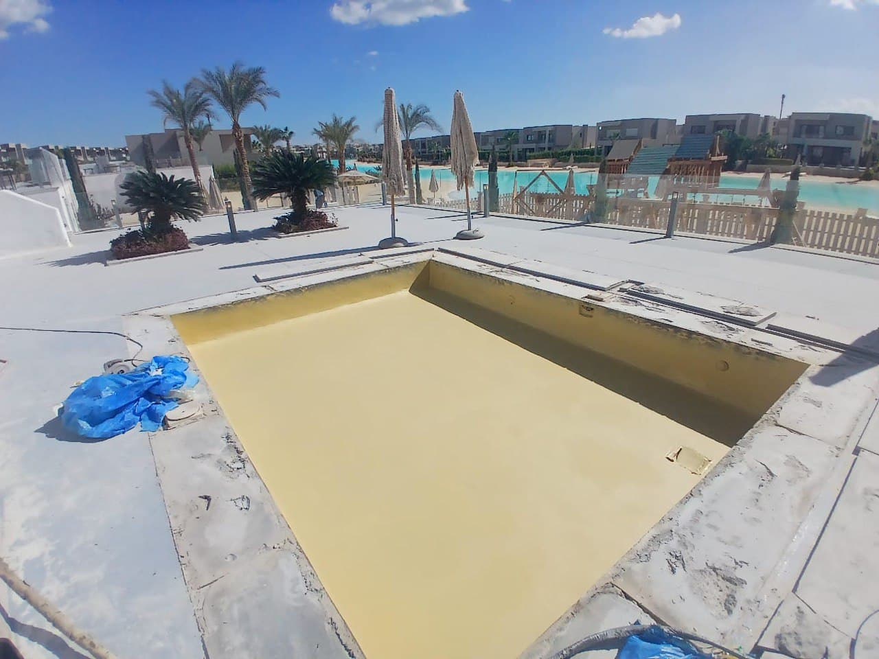 Hot application polyurea