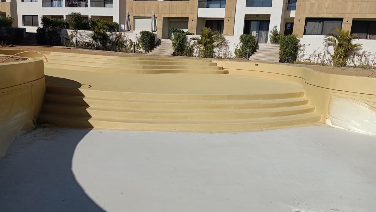 Hot application polyurea