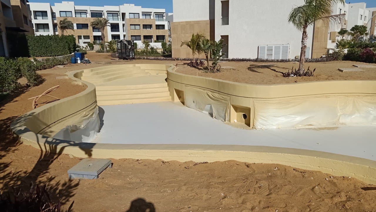 Hot application polyurea